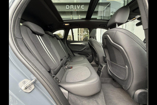 BMW X1 xDrive25e High Ex. M-Sport |Pano|ACC|HUD|Memory|Cam|Trekhaak|Sfeer|19"