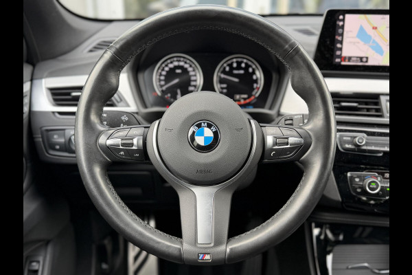 BMW X1 xDrive25e High Ex. M-Sport |Pano|ACC|HUD|Memory|Cam|Trekhaak|Sfeer|19"