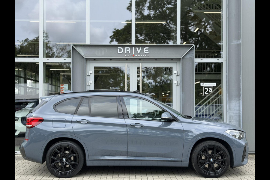 BMW X1 xDrive25e High Ex. M-Sport |Pano|ACC|HUD|Memory|Cam|Trekhaak|Sfeer|19"