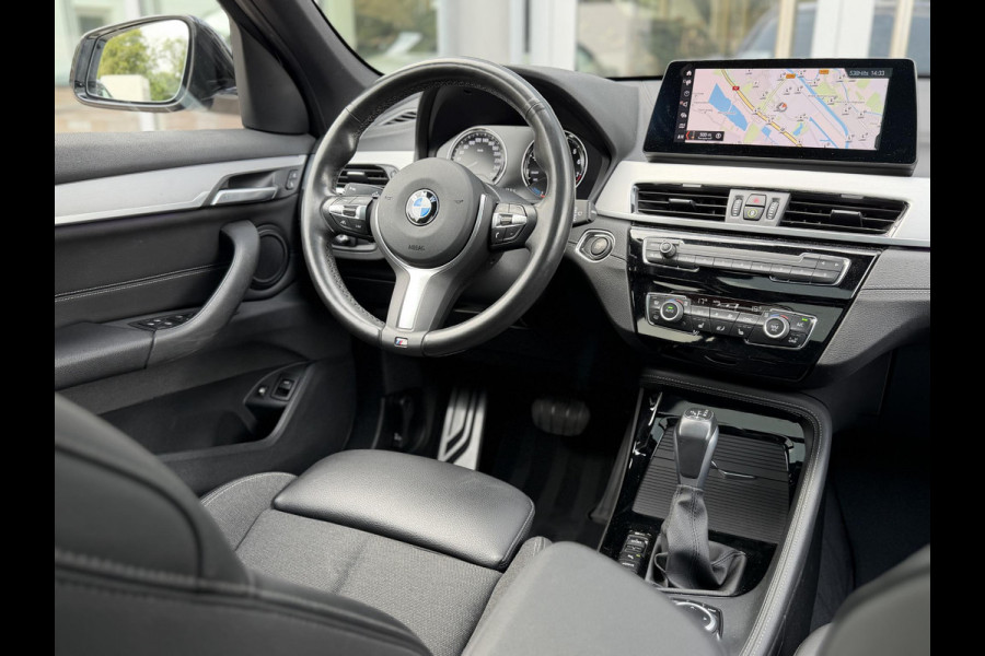 BMW X1 xDrive25e High Ex. M-Sport |Pano|ACC|HUD|Memory|Cam|Trekhaak|Sfeer|19"