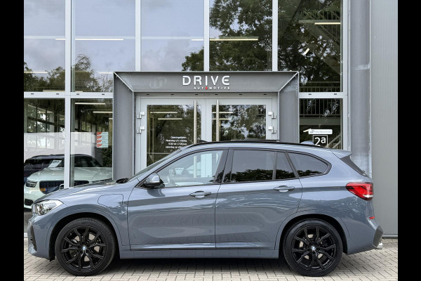 BMW X1 xDrive25e High Ex. M-Sport |Pano|ACC|HUD|Memory|Cam|Trekhaak|Sfeer|19"