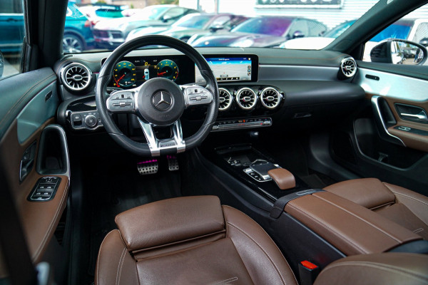 Mercedes-Benz A-Klasse 200 AMG / A35 Look | Panorama | Luxe Leder | Stoelverwarming | Sfeerverlichting | 360 cam | Cruise control