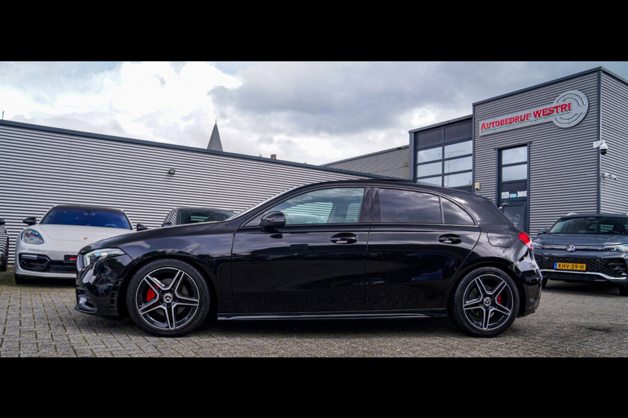 Mercedes-Benz A-Klasse 200 AMG / A35 Look | Panorama | Luxe Leder | Stoelverwarming | Sfeerverlichting | 360 cam | Cruise control