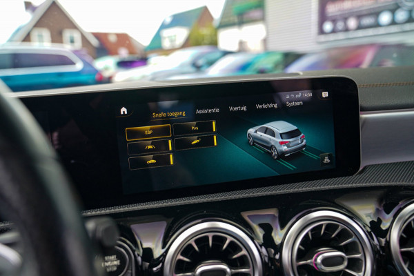 Mercedes-Benz A-Klasse 200 AMG / A35 Look | Panorama | Luxe Leder | Stoelverwarming | Sfeerverlichting | 360 cam | Cruise control