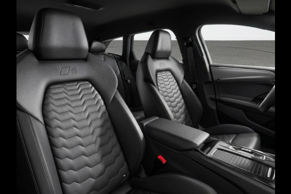 Audi A6 Avant e-tron S edition 83 kWh 286 pk | Sportstoel leder zwart | Trekhaak, elektr. wegklapbaar | Optiekpakket zwart-glanzend | Privacy glas |