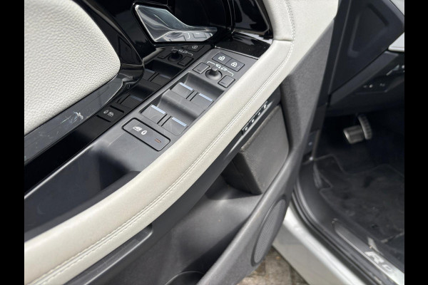 Land Rover Range Rover Evoque 1.5 P300e AWD R-Dynamic SE Panoramadak Lederen bekleding R Dynamic Exterior + Black Pack 20” lichtmetalen velgen