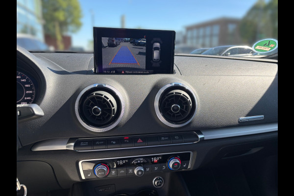 Audi A3 Sportback 35 TFSI CoD Design Pro Line Plus S-Line | Panoramadak | Stoelverwarming | Adaptive Cruise Control | Navigatie | Camera | Parkeersensoren | Climate Control |