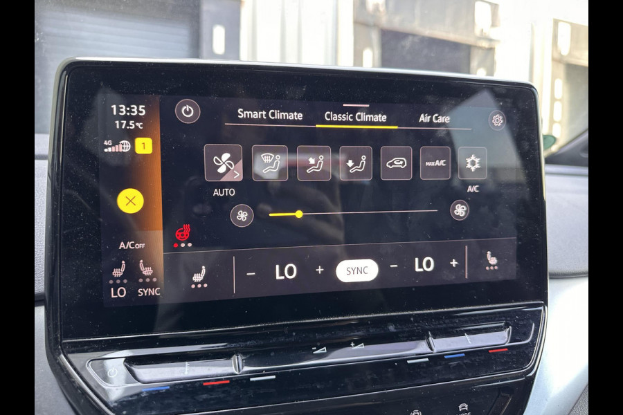 Volkswagen ID.4 First 77 kWh | SOH: 92.7% | Trekhaak wkb | LM 20 Inch | Adaptive CC | Navi | Camera | Smart Climate |