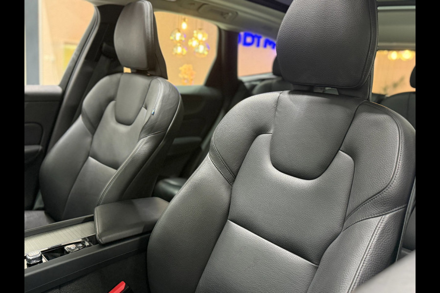 Volvo XC60 T6 Plug-in Hybrid AWD 350pk Plus Dark | Accu 100% | Panoramadak | Trekhaak | Memory | 360 Camera