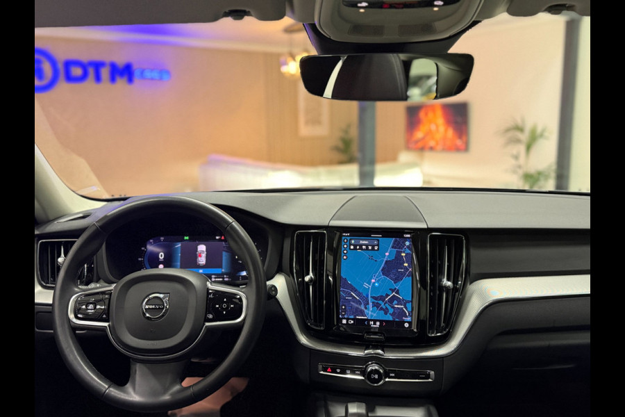 Volvo XC60 T6 Plug-in Hybrid AWD 350pk Plus Dark | Accu 100% | Panoramadak | Trekhaak | Memory | 360 Camera