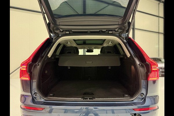 Volvo XC60 T6 Plug-in Hybrid AWD 350pk Plus Dark | Accu 100% | Panoramadak | Trekhaak | Memory | 360 Camera