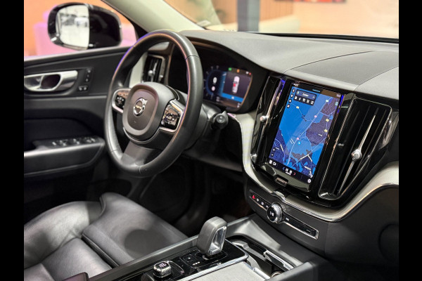 Volvo XC60 T6 Plug-in Hybrid AWD 350pk Plus Dark | Accu 100% | Panoramadak | Trekhaak | Memory | 360 Camera