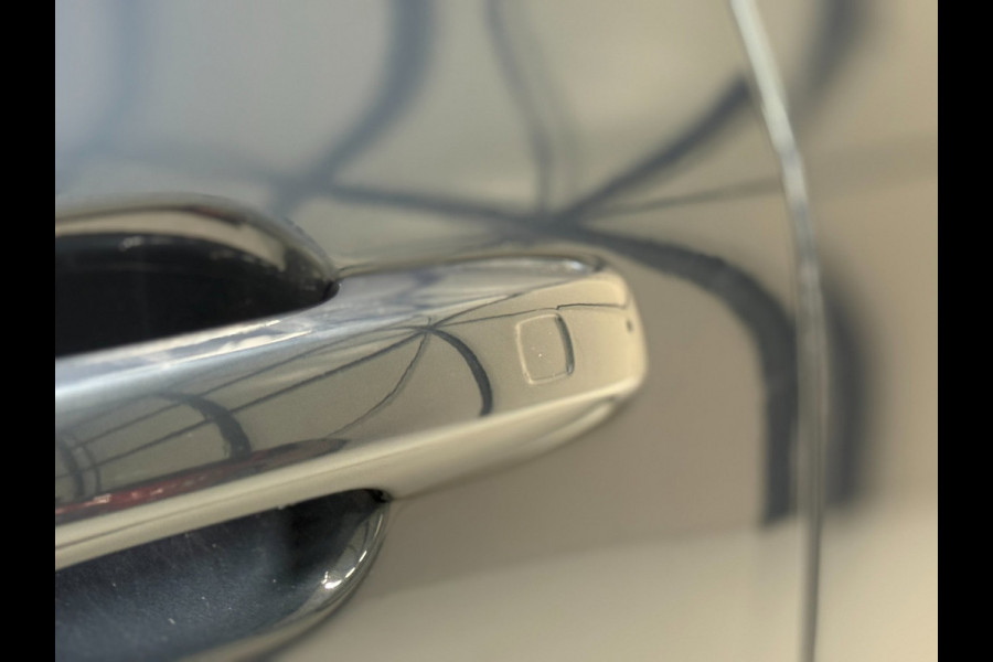 Volvo XC60 T6 Plug-in Hybrid AWD 350pk Plus Dark | Accu 100% | Panoramadak | Trekhaak | Memory | 360 Camera