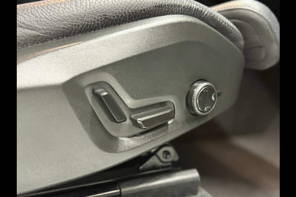 Volvo XC60 T6 Plug-in Hybrid AWD 350pk Plus Dark | Accu 100% | Panoramadak | Trekhaak | Memory | 360 Camera