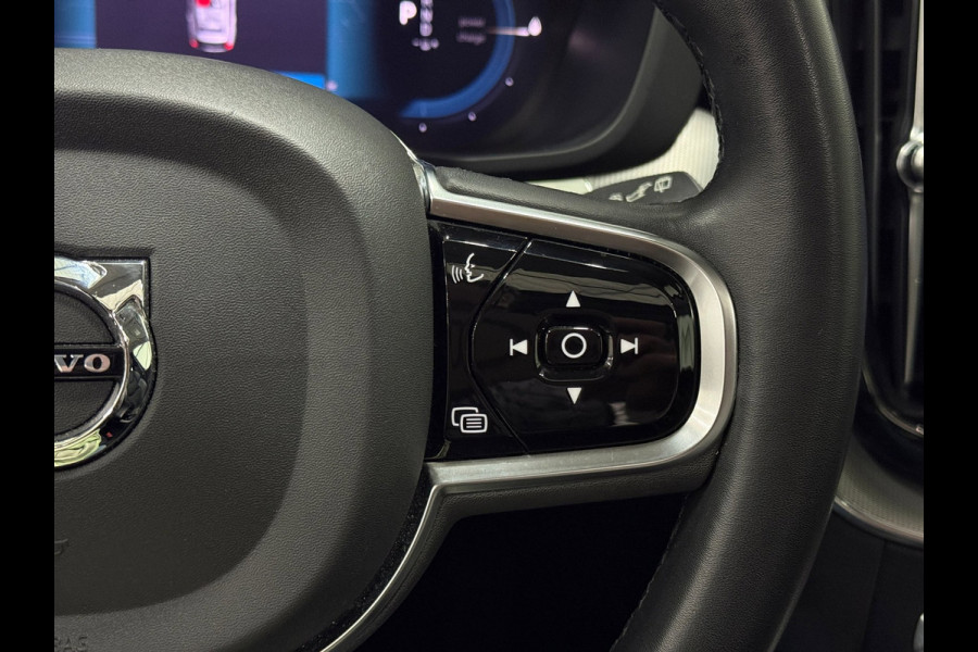 Volvo XC60 T6 Plug-in Hybrid AWD 350pk Plus Dark | Accu 100% | Panoramadak | Trekhaak | Memory | 360 Camera
