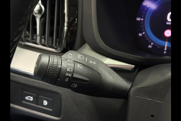 Volvo XC60 T6 Plug-in Hybrid AWD 350pk Plus Dark | Accu 100% | Panoramadak | Trekhaak | Memory | 360 Camera