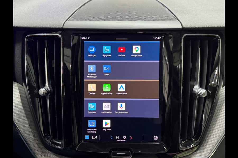 Volvo XC60 T6 Plug-in Hybrid AWD 350pk Plus Dark | Accu 100% | Panoramadak | Trekhaak | Memory | 360 Camera