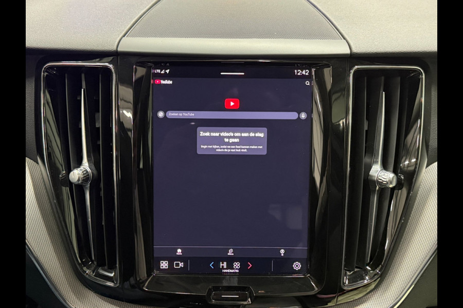 Volvo XC60 T6 Plug-in Hybrid AWD 350pk Plus Dark | Accu 100% | Panoramadak | Trekhaak | Memory | 360 Camera