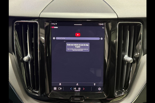 Volvo XC60 T6 Plug-in Hybrid AWD 350pk Plus Dark | Accu 100% | Panoramadak | Trekhaak | Memory | 360 Camera