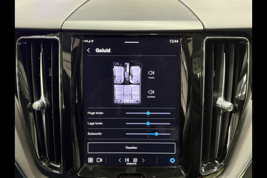 Volvo XC60 T6 Plug-in Hybrid AWD 350pk Plus Dark | Accu 100% | Panoramadak | Trekhaak | Memory | 360 Camera