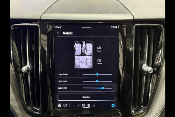 Volvo XC60 T6 Plug-in Hybrid AWD 350pk Plus Dark | Accu 100% | Panoramadak | Trekhaak | Memory | 360 Camera