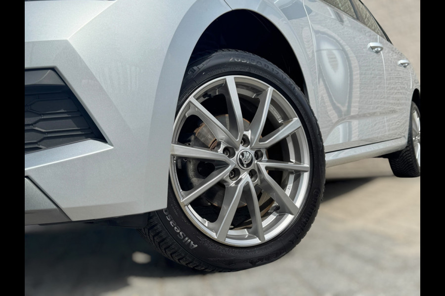 Škoda Kamiq 1.0 TSI Ambition TREKHAAK UITKLAPBAAR / CAMERA / ADAPTIEVE CRUISE CONTROL / 4-SEIZOENBAND / STOELV. / LED / SMART LINK
