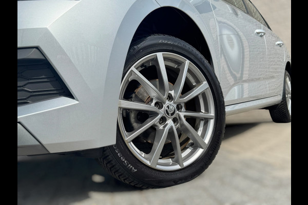 Škoda Kamiq 1.0 TSI Ambition TREKHAAK UITKLAPBAAR / CAMERA / ADAPTIEVE CRUISE CONTROL / 4-SEIZOENBAND / STOELV. / LED / SMART LINK