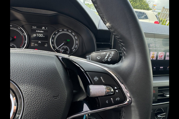 Škoda Kamiq 1.0 TSI Ambition TREKHAAK UITKLAPBAAR / CAMERA / ADAPTIEVE CRUISE CONTROL / 4-SEIZOENBAND / STOELV. / LED / SMART LINK