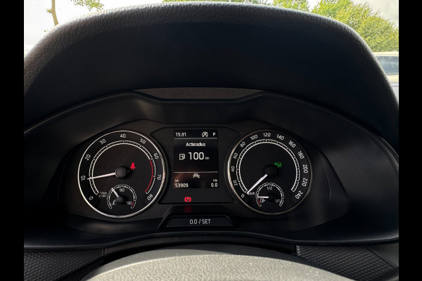 Škoda Kamiq 1.0 TSI Ambition TREKHAAK UITKLAPBAAR / CAMERA / ADAPTIEVE CRUISE CONTROL / 4-SEIZOENBAND / STOELV. / LED / SMART LINK