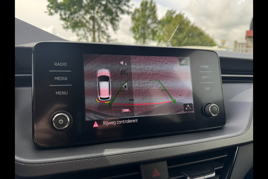 Škoda Kamiq 1.0 TSI Ambition TREKHAAK UITKLAPBAAR / CAMERA / ADAPTIEVE CRUISE CONTROL / 4-SEIZOENBAND / STOELV. / LED / SMART LINK