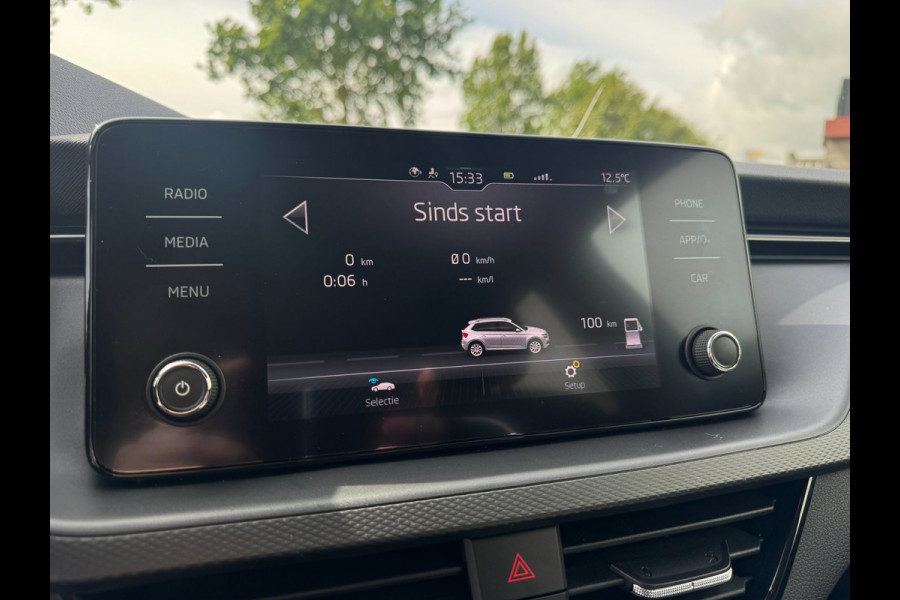 Škoda Kamiq 1.0 TSI Ambition TREKHAAK UITKLAPBAAR / CAMERA / ADAPTIEVE CRUISE CONTROL / 4-SEIZOENBAND / STOELV. / LED / SMART LINK