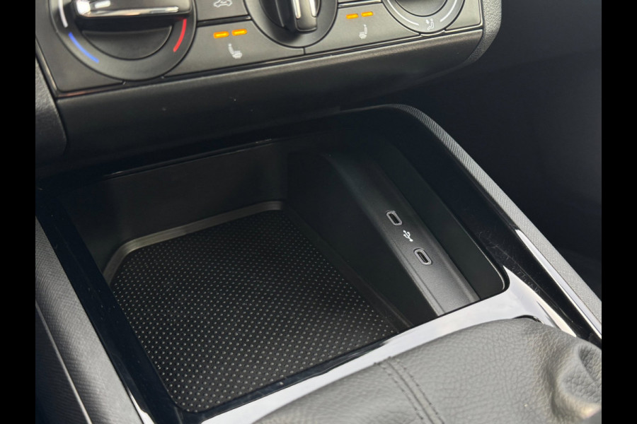 Škoda Kamiq 1.0 TSI Ambition TREKHAAK UITKLAPBAAR / CAMERA / ADAPTIEVE CRUISE CONTROL / 4-SEIZOENBAND / STOELV. / LED / SMART LINK