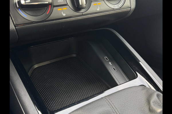 Škoda Kamiq 1.0 TSI Ambition TREKHAAK UITKLAPBAAR / CAMERA / ADAPTIEVE CRUISE CONTROL / 4-SEIZOENBAND / STOELV. / LED / SMART LINK