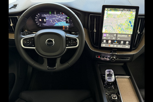 Volvo XC60 2.0 T6 AWD ULTRA DARK NW MODEL ELEK.TREKHAAK HARMAN KARDON HEADUP 360.CAM LEER SCHUIFDAK PHEV Plug in Hybrid ✅ Top Auto's Wijchen ,  Altijd een Ruim aanbod van Volvo's i  BUSINESS / CORE / BRIGHT / DARK / ULTRA DARK / PLUS DARK / BLACK EDITION  / ESSENTIAL / T6 / T8 ✅
