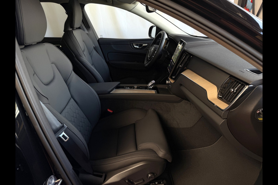 Volvo XC60 2.0 T6 AWD ULTRA DARK NW MODEL ELEK.TREKHAAK HARMAN KARDON HEADUP 360.CAM LEER SCHUIFDAK PHEV Plug in Hybrid ✅ Top Auto's Wijchen ,  Altijd een Ruim aanbod van Volvo's i  BUSINESS / CORE / BRIGHT / DARK / ULTRA DARK / PLUS DARK / BLACK EDITION  / ESSENTIAL / T6 / T8 ✅