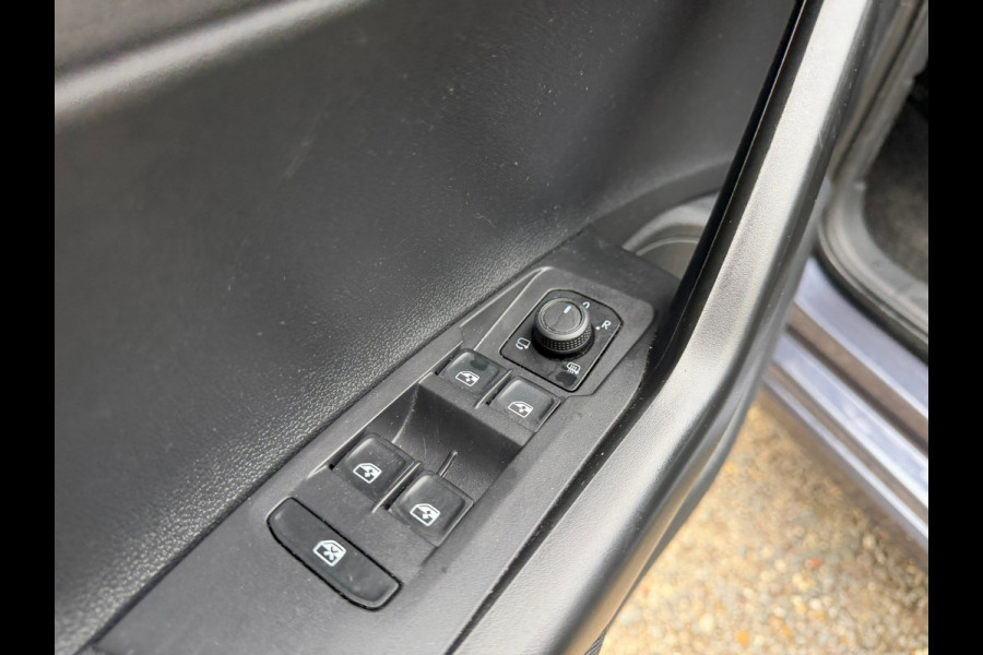 Volkswagen Polo 1.0 TSI Life Business | ACC + CARPLAY + NAVI + STOELVERWARMING |