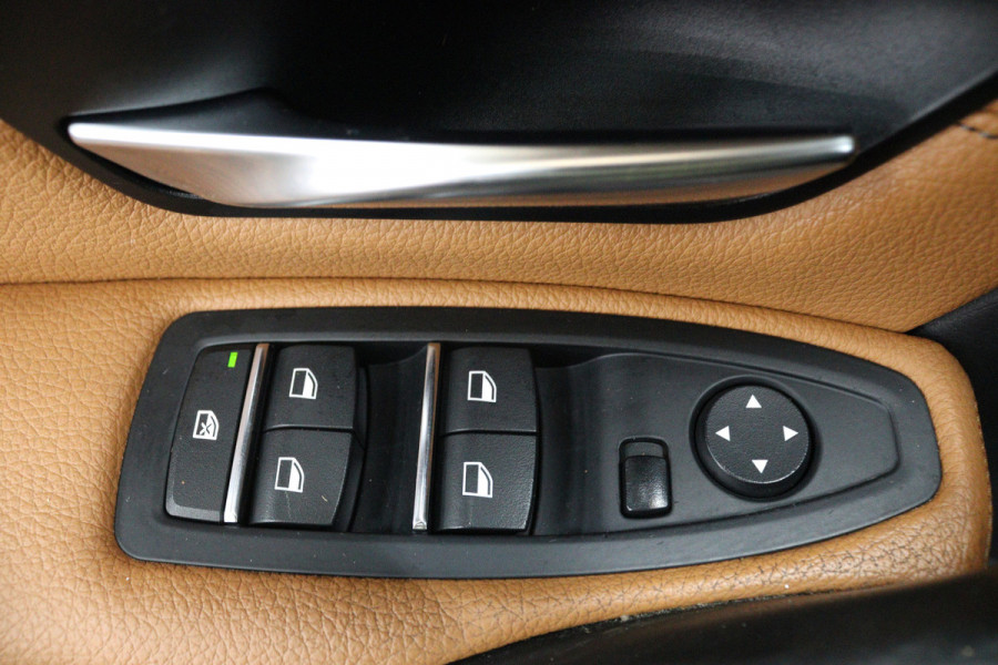 BMW 3 Serie 318i Edition Luxury Line Purity Executive (NAVIGATIE, STOELVERWARMING, PARKEERSENSOREN, DEALER ONDERHOUDEN)