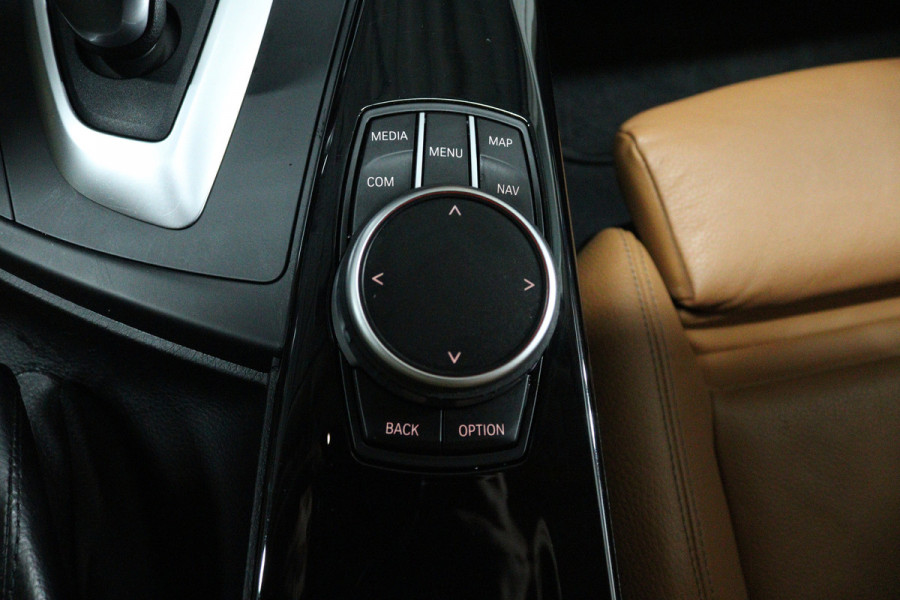 BMW 3 Serie 318i Edition Luxury Line Purity Executive (NAVIGATIE, STOELVERWARMING, PARKEERSENSOREN, DEALER ONDERHOUDEN)
