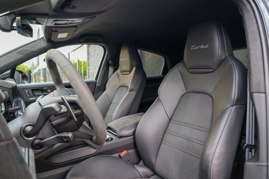 Porsche Cayenne Coupé 4.0 Turbo E-Hybrid GT | NAP! | TECHART | LICHTGEWICHT PAKKET | BURMESTER | 4WIELSTUURING | HUD | KERAMISCH |