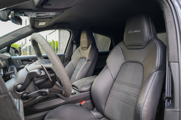 Porsche Cayenne Coupé 4.0 Turbo E-Hybrid GT | NAP! | TECHART | LICHTGEWICHT PAKKET | BURMESTER | 4WIELSTUURING | HUD | KERAMISCH |