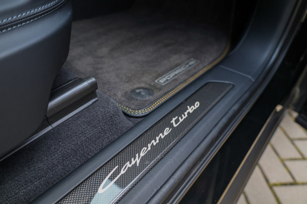 Porsche Cayenne Coupé 4.0 Turbo E-Hybrid GT | NAP! | TECHART | LICHTGEWICHT PAKKET | BURMESTER | 4WIELSTUURING | HUD | KERAMISCH |