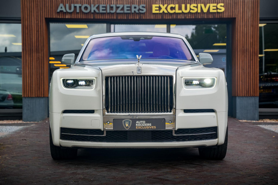 Rolls-Royce Phantom 6.7 V12 Starlight Headliner Rear Theatre Individual Rear Seats 22-Inch Polished Wheels