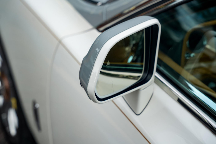 Rolls-Royce Phantom 6.7 V12 Starlight Headliner Rear Theatre Individual Rear Seats 22-Inch Polished Wheels