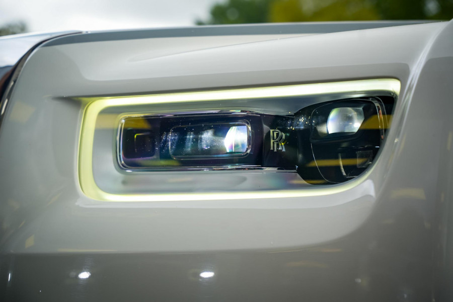 Rolls-Royce Phantom 6.7 V12 Starlight Headliner Rear Theatre Individual Rear Seats 22-Inch Polished Wheels