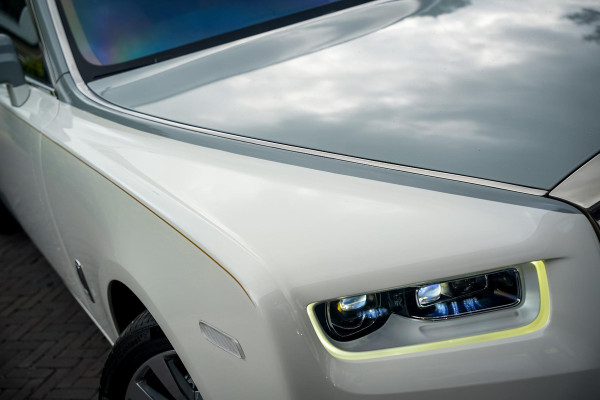 Rolls-Royce Phantom 6.7 V12 Starlight Headliner Rear Theatre Individual Rear Seats 22-Inch Polished Wheels
