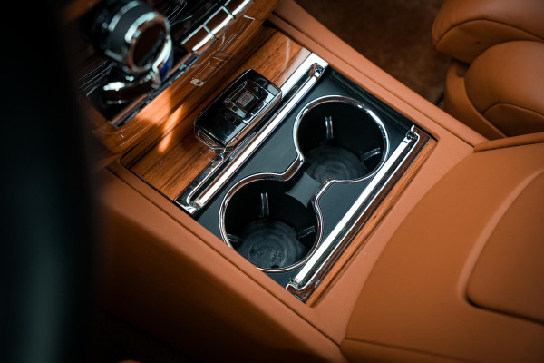 Rolls-Royce Phantom 6.7 V12 Starlight Headliner Rear Theatre Individual Rear Seats 22-Inch Polished Wheels