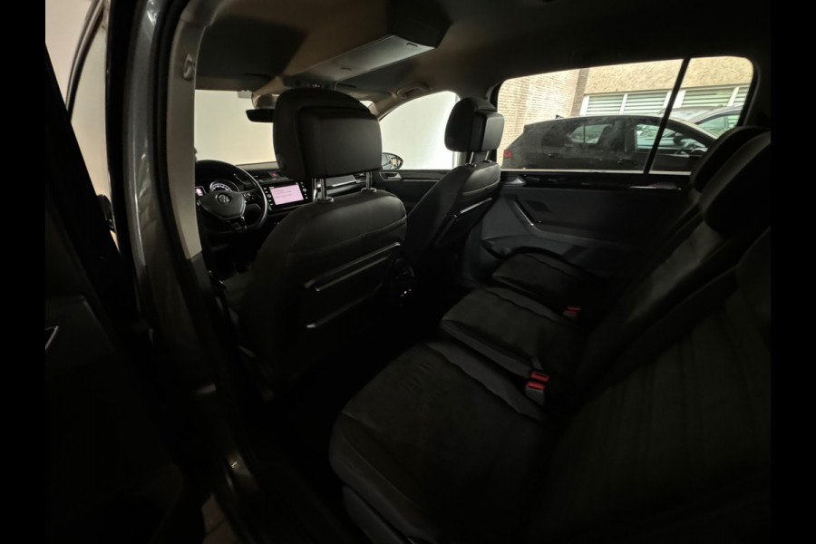 Volkswagen Touran 1.5 TSI Highline Business 7p Trekhaak|Camera