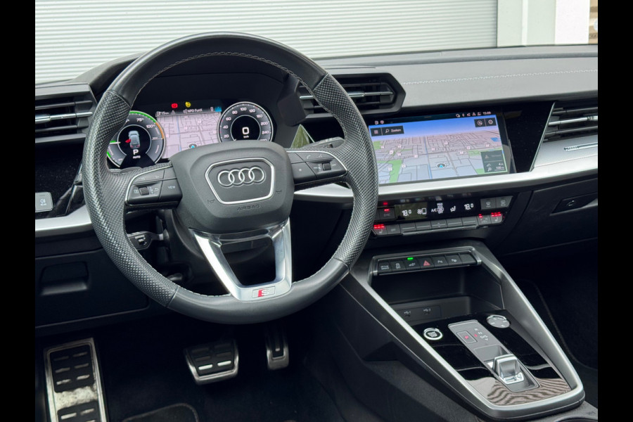 Audi A3 Sportback 45 TFSI e S edition Competition Pano/Camera