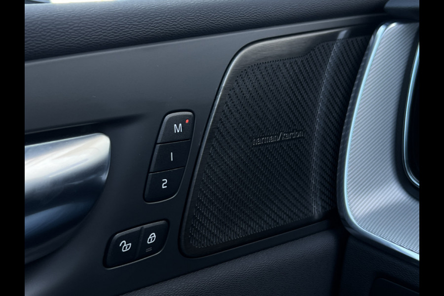 Volvo XC60 2.0 T6 Plug-in hybrid AWD Plus Black Edition | Trekhaak | Memory | Harman Kardon Audio | Pano