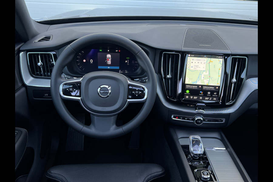 Volvo XC60 2.0 T6 Plug-in hybrid AWD Plus Black Edition | Trekhaak | Memory | Harman Kardon Audio | Pano